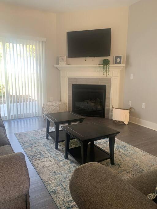 Main Floor 2 Bedroom Condo In 贝滕多夫 外观 照片