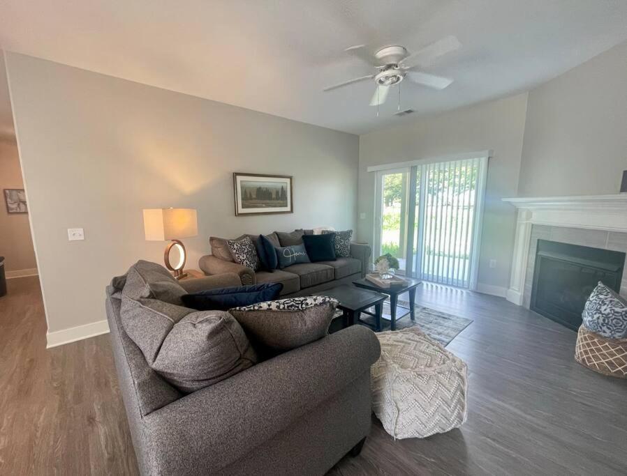 Main Floor 2 Bedroom Condo In 贝滕多夫 外观 照片