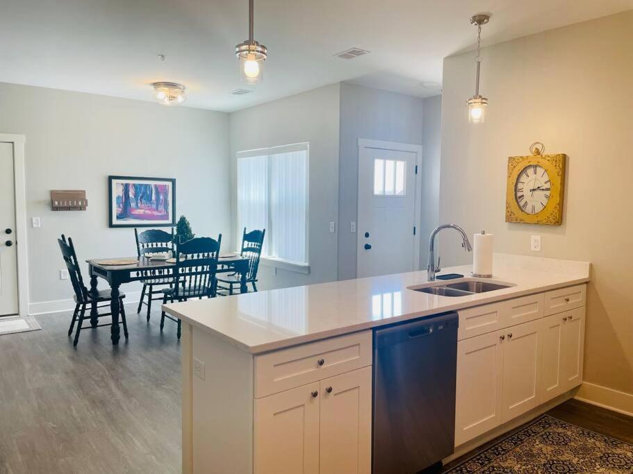 Main Floor 2 Bedroom Condo In 贝滕多夫 外观 照片