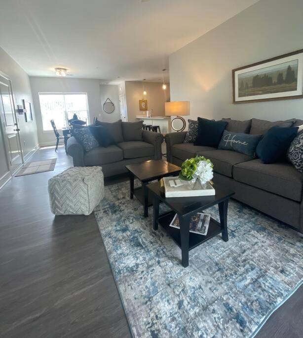 Main Floor 2 Bedroom Condo In 贝滕多夫 外观 照片